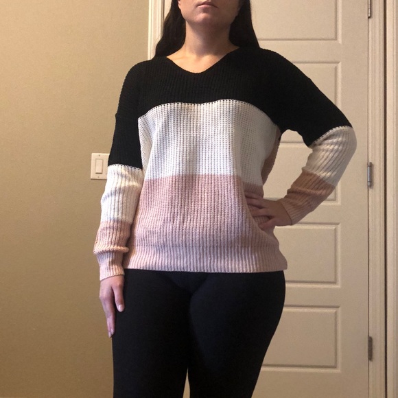 Black Combo Color Block Twist Back Sweater - Picture 5 of 8